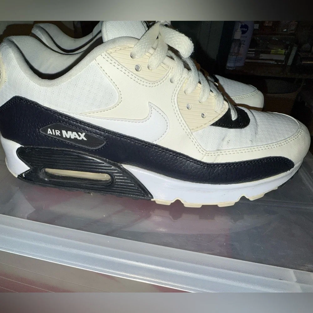 Women’s NIKE Airmax 90